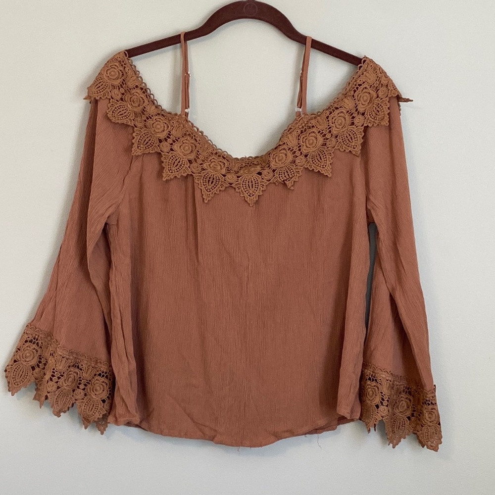Womens off the shoulder camel color top, size L